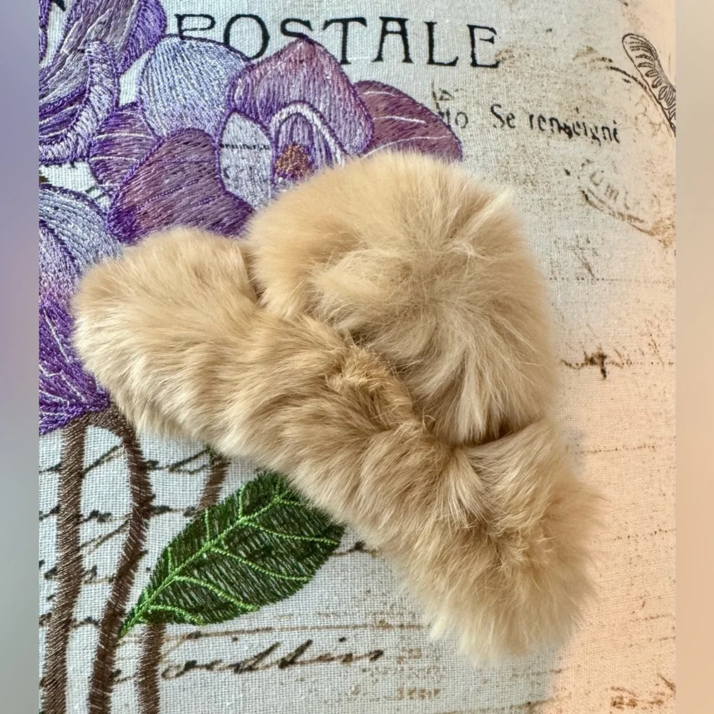 New Luxurious Toffee Faux Fur Acrylic Claw Style Hair Clip - 4”